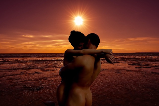 lovers-nude-mare eros spiaggia